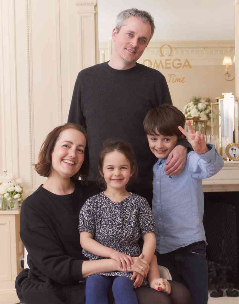 Rosamund y Jonathan Dean con sus hijos, Eden y Ezra, quienes tenían cuatro y seis años en el momento del diagnóstico de cáncer de mama